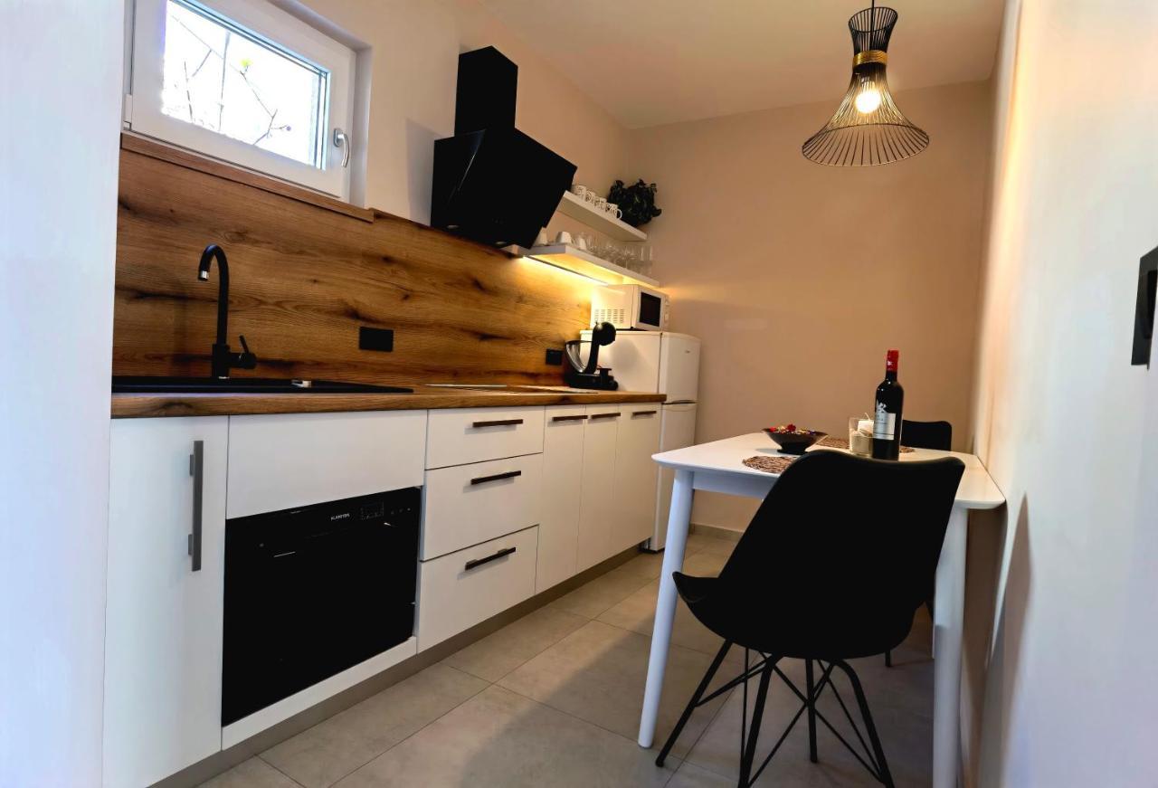 Stay In The Very Heart Of Porec - 50M To The Beach Extérieur photo