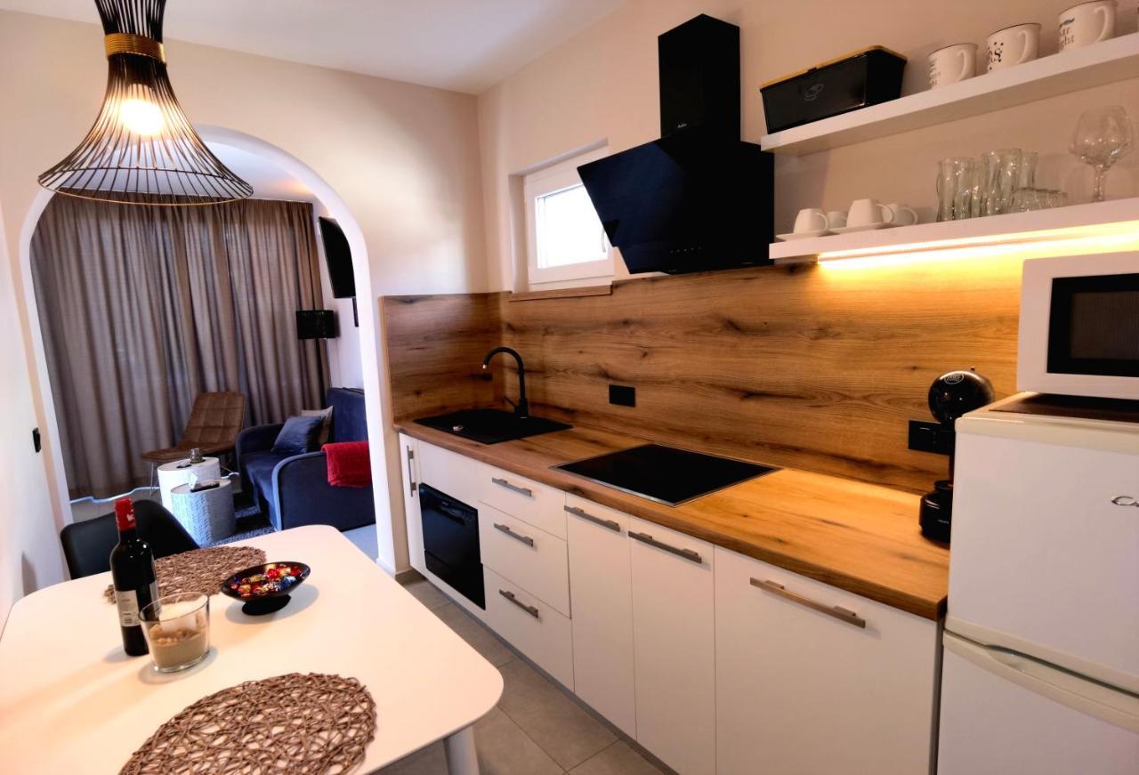 Stay In The Very Heart Of Porec - 50M To The Beach Extérieur photo