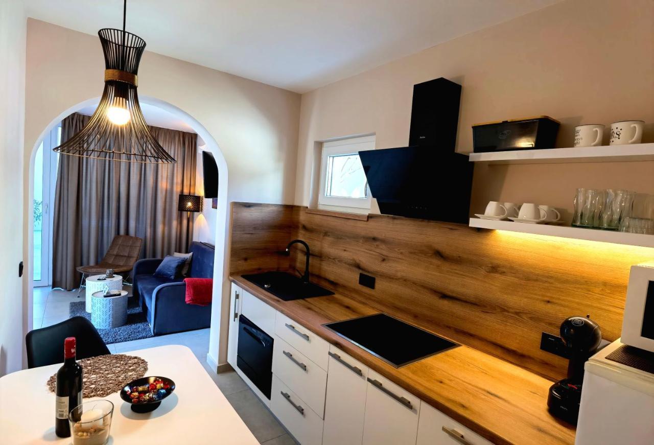 Stay In The Very Heart Of Porec - 50M To The Beach Extérieur photo