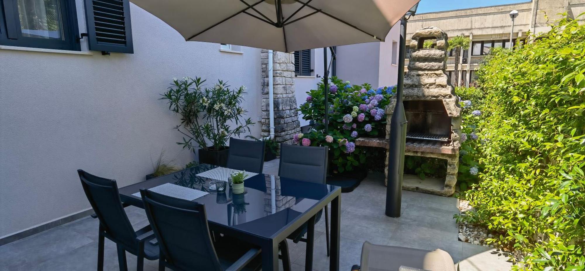 Stay In The Very Heart Of Porec - 50M To The Beach Extérieur photo